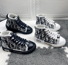Load image into Gallery viewer, D!0R Sneakers